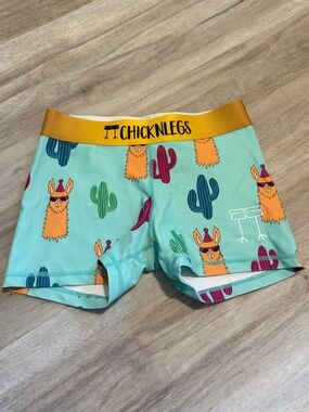 EUC ChicknLegs shorts women’s size XS